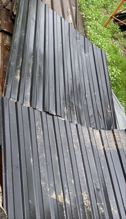 Профнастил. Yй шатыры бар.