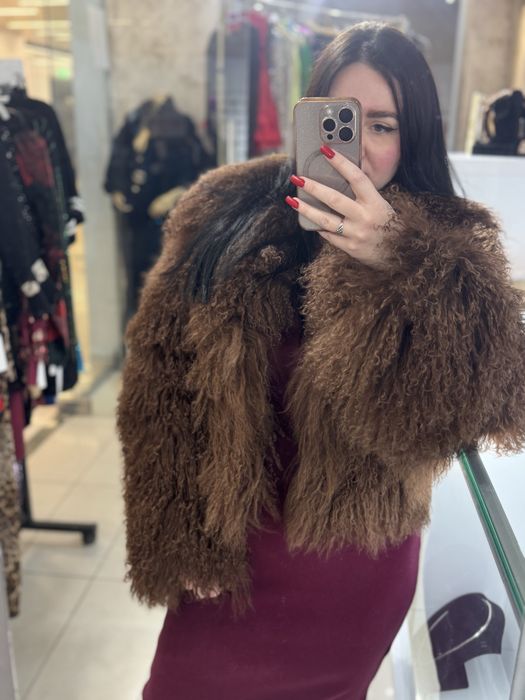 Vand haina din blana de oaie mongoleza la 1500 lei noua!