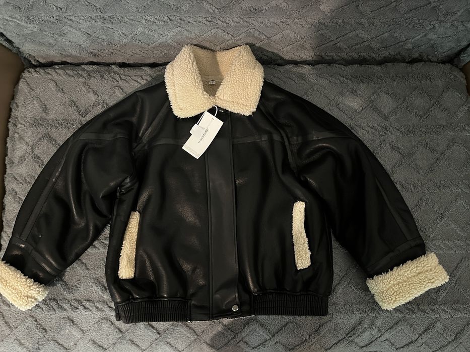 Продам новую куртку- бомбер