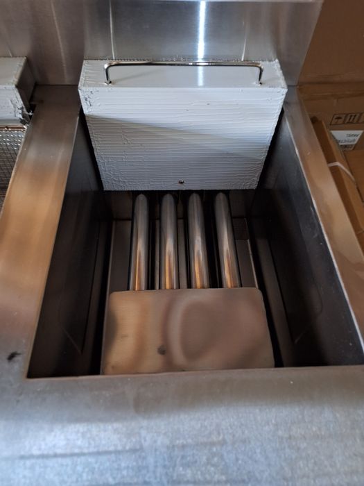 Фритюрник  газов  професионален терморегулатор ,защита и сертификат СЕ