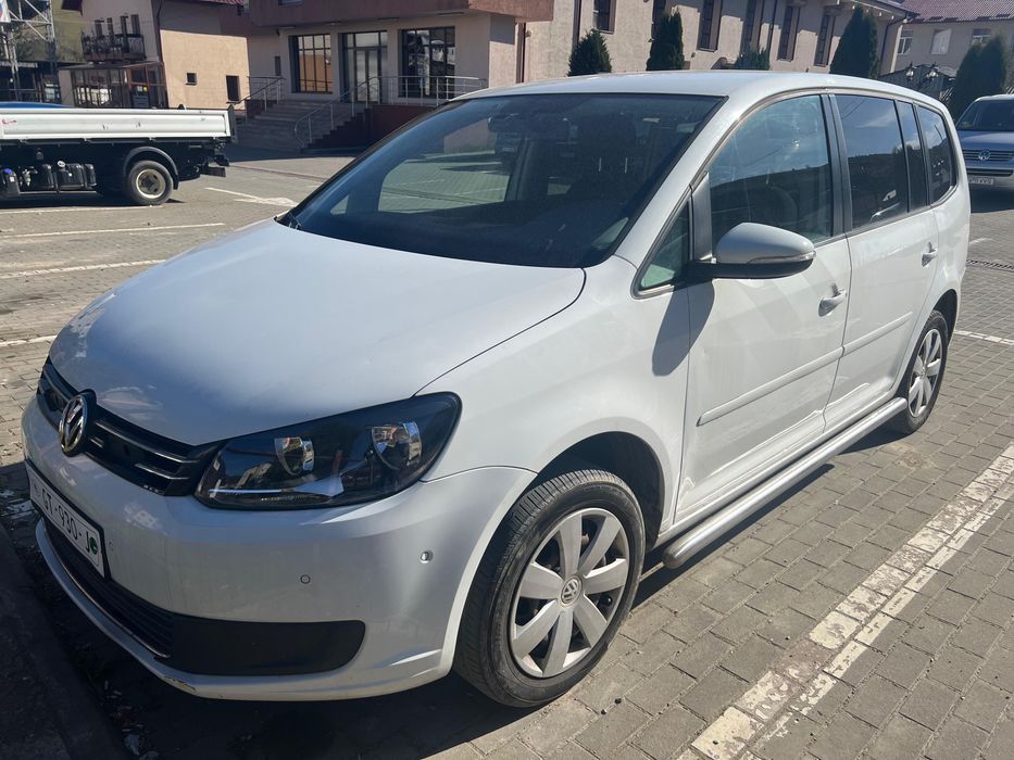 VOLKSWAGEN Touran