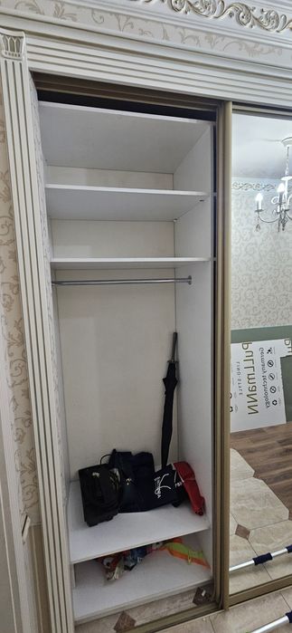 Продам встроенный шкаф в прихожей