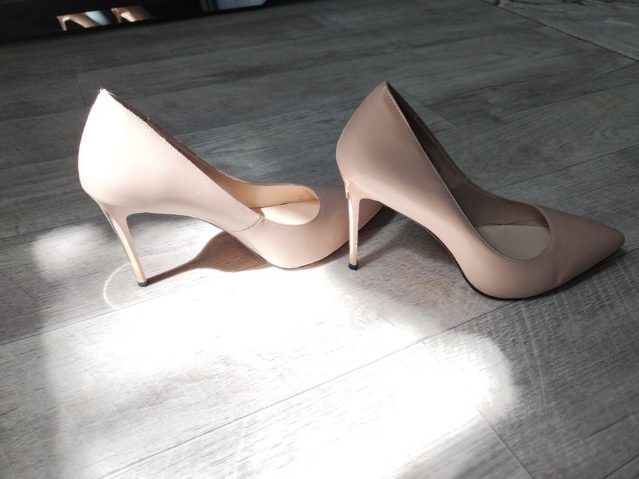 Продам Бежевые туфли