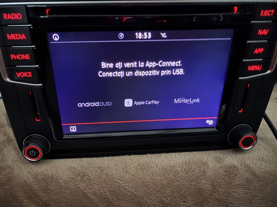 Vând navigație originală Volkswagen MIB2 2020 Harti 2026 Carplay / AA