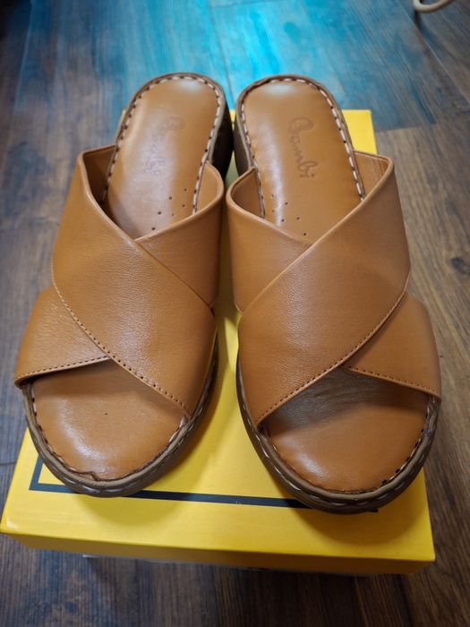 Чисто нови дамски обувки номер 39 Естествена кожа, ортопедични.