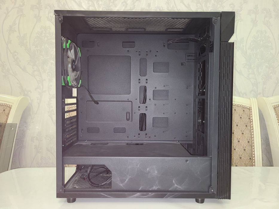 Фирменный Кейс GIGABYTE