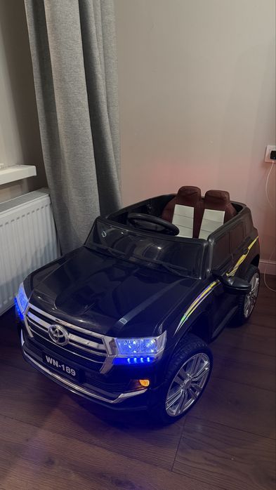 Продам детскую машину