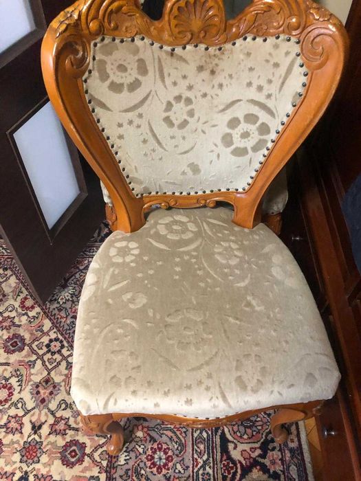 Mobilier din lemn masiv