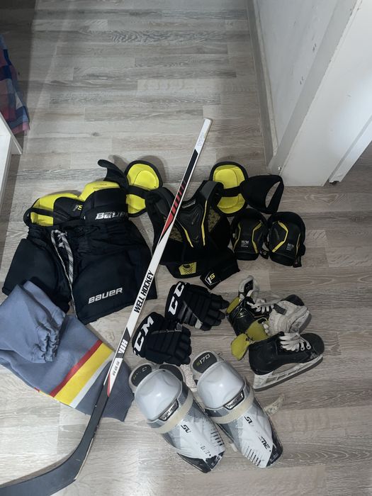 Продам хоккейную форму.