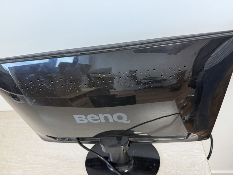 Монитор VGA Benq в рабочем состоянии