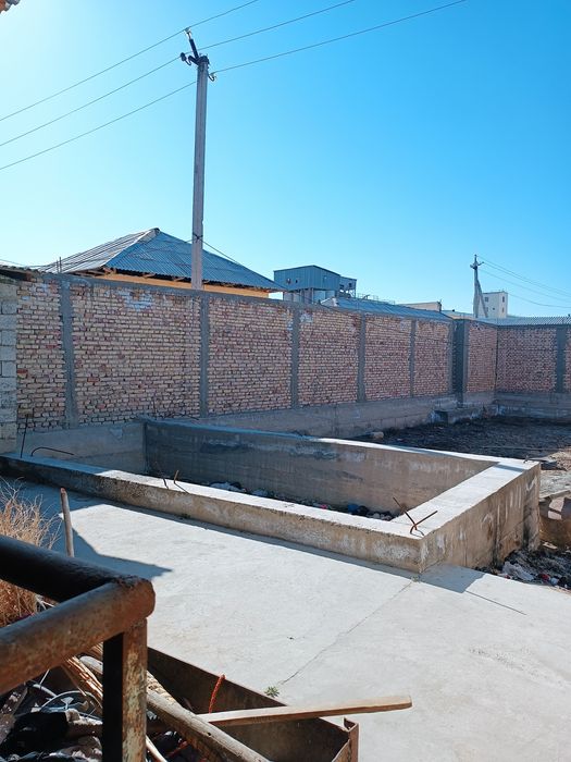 Qorako'l tumani Do'stlik m.f.y da joylashgan uy sotiladi