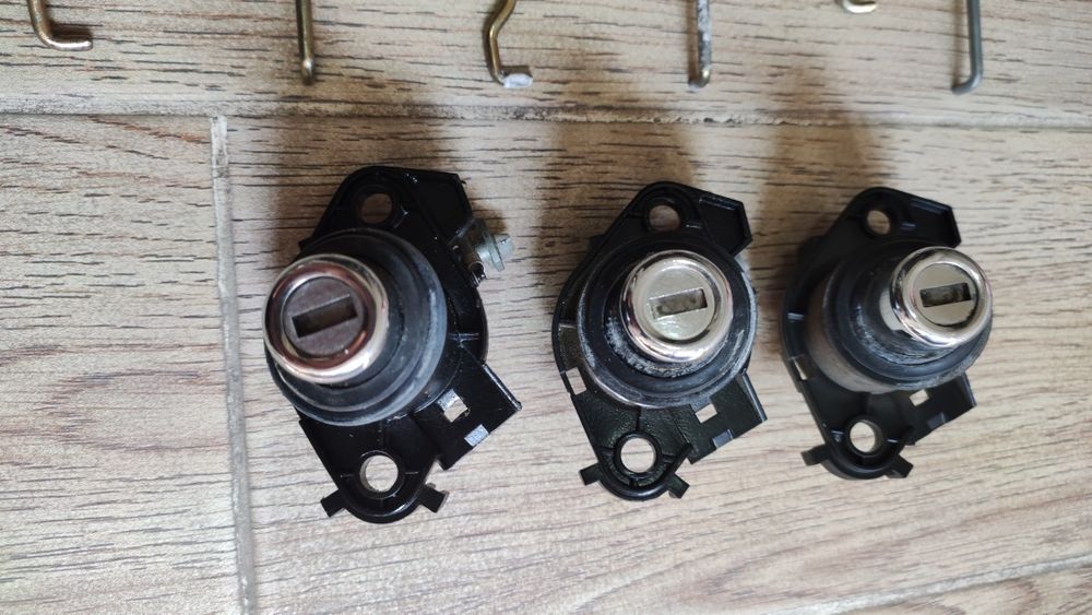 Замки петли багажника БМВ е34