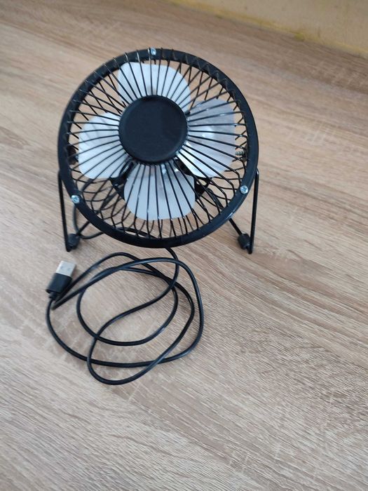 Ventilator auto negru
