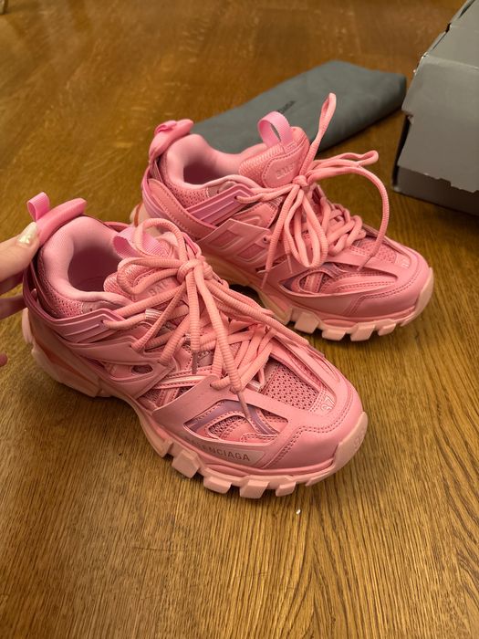 Balenciaga track 37