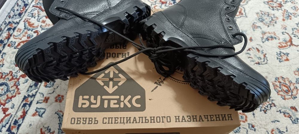 Продам берцы вместе брюками