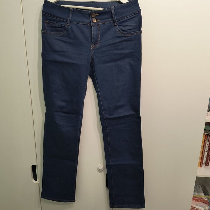 Дамски прави дънки