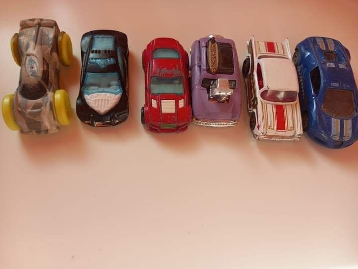 Vand lot masinute 20 lei