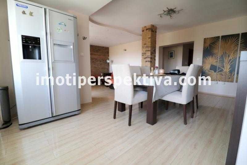 Продава се Тристаен апартамент в Пловдив, Кючук Париж - 120 кв.м за 1584 €/кв.м - Снимка #1