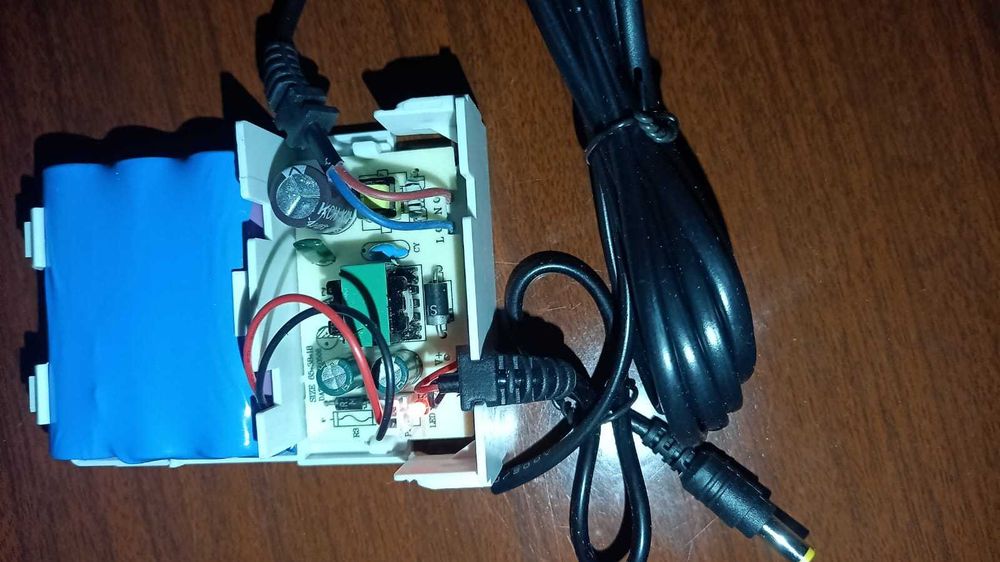 miniUPS 12V 2Ah special pentru camere video, routere, dvr, xvr, alarme