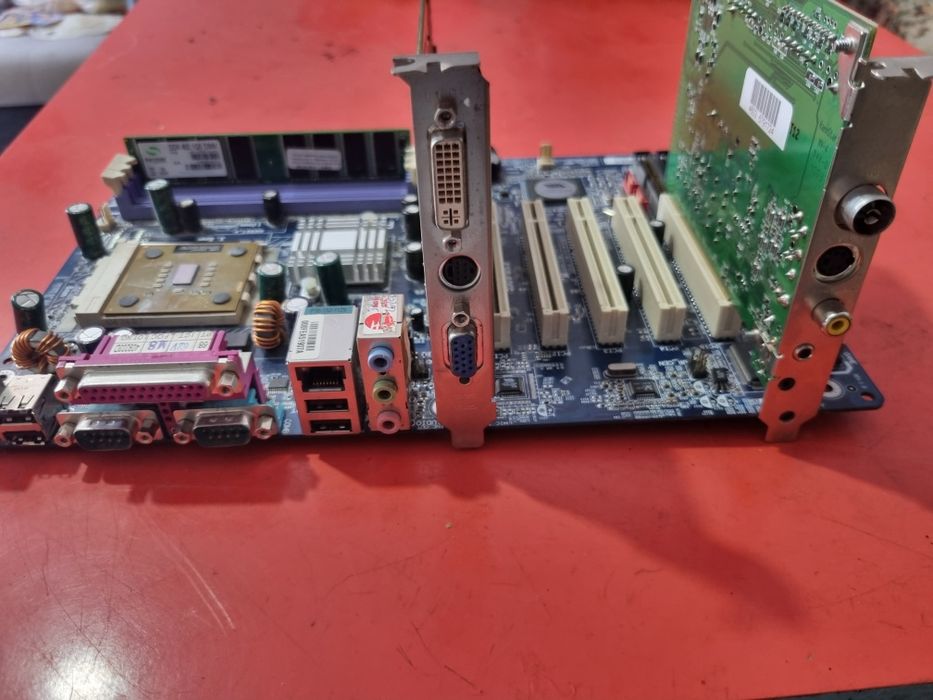 Se vinde urgent lot piese pc