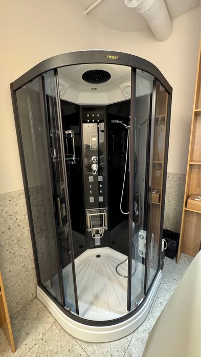 Душавая кабина в хорощем состоянии