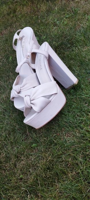 Кожени дамски сандали на ток