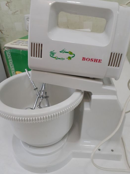Миксер кухонный с чашей