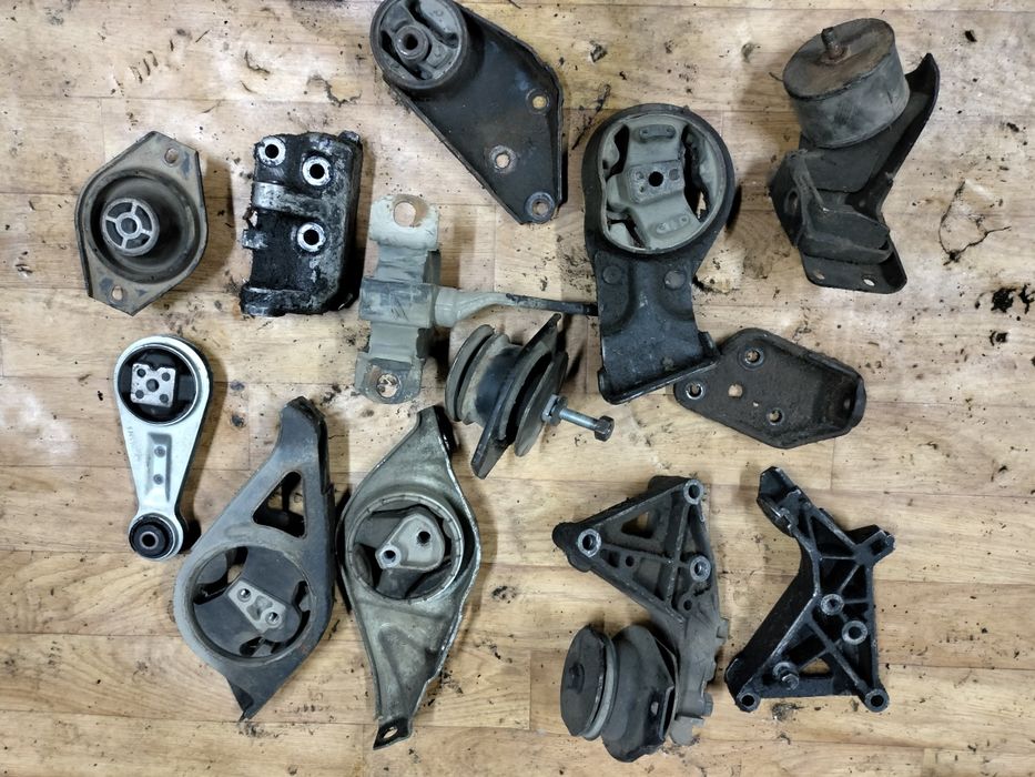 Подушка, кронштейн,крепление,заглушка,термостат,шкив,звезда ВАЗ Лада