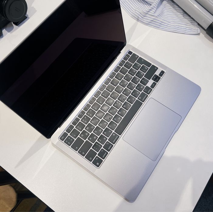 Macbook air m1 (в подарок apple mouse)