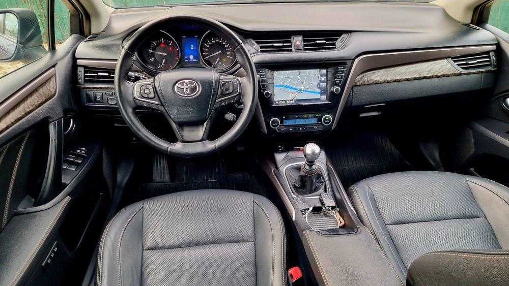 Toyota Avensis D-4D 143 CP Executive, Keyless /Bi-Xenon/ Piele/Memorii