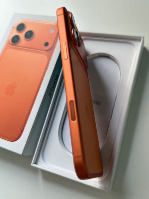 iPhone 17 Pro Max 256GB Cosmic Orange