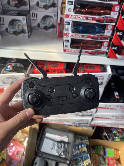 Dron kvadrober uchadi