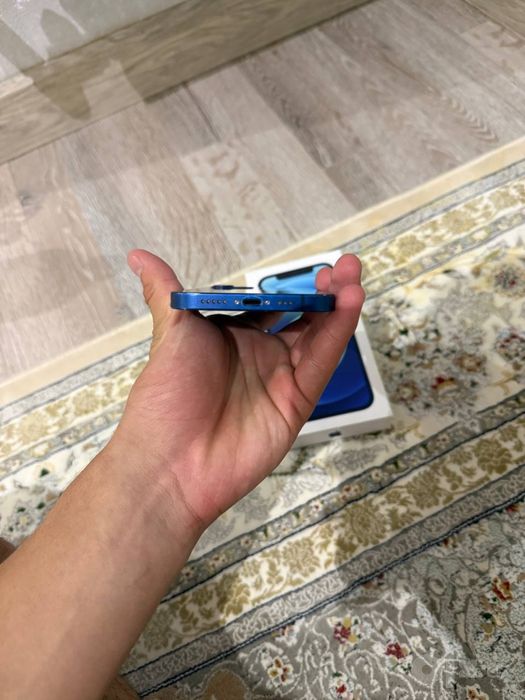 Iphone 12.
