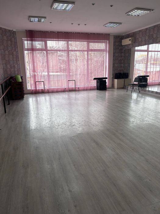 Сдам  часы в танцевальной студии