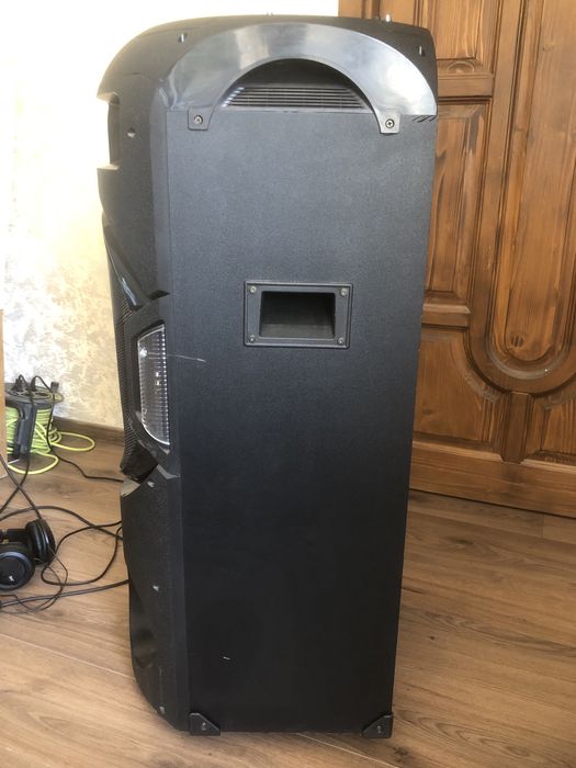 Vând boxa akai perfect functionala!