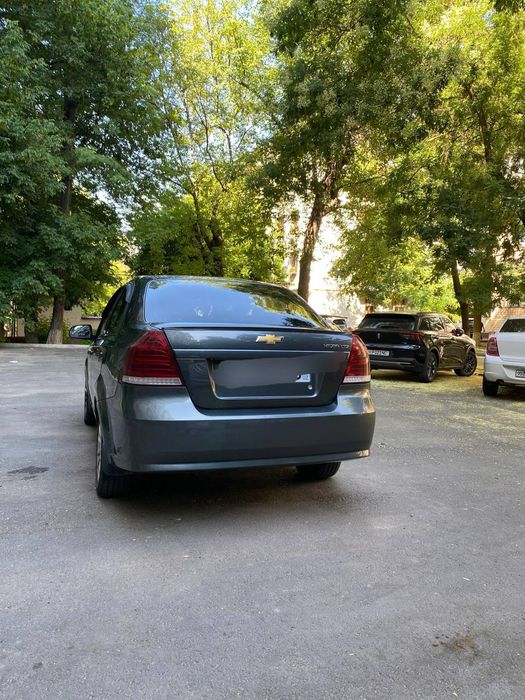 Автомобиль Шевроле  Нексия
