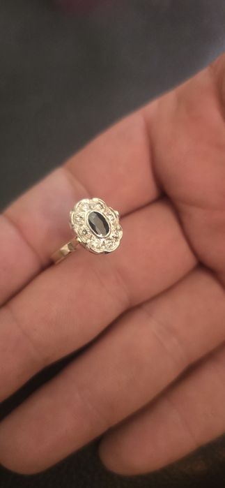 Inel aur antourage safir și diamante naturale
