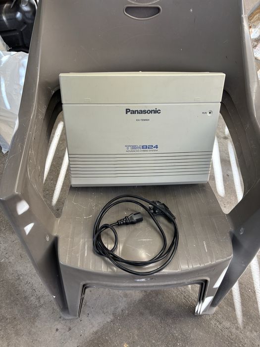 centrală telefonică hibridă Panasonic KX-TEM824 (Advanced Hybrid System).