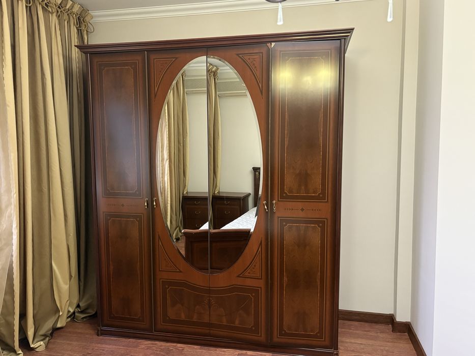 Спальный гарнитур, дерево