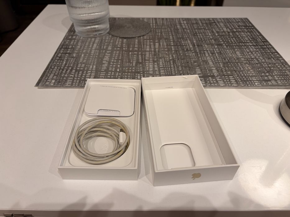 Iphone 14 Pro златен