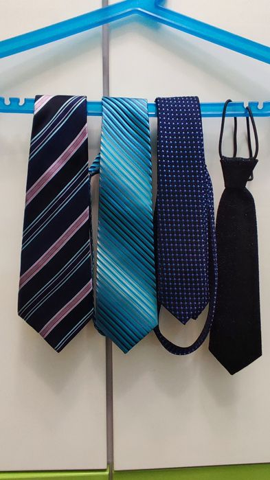 Распродажа школьной одежды.