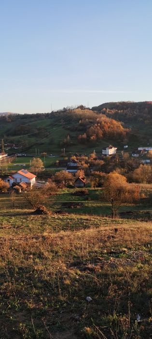 Vand 2 parcele de teren intravilan.