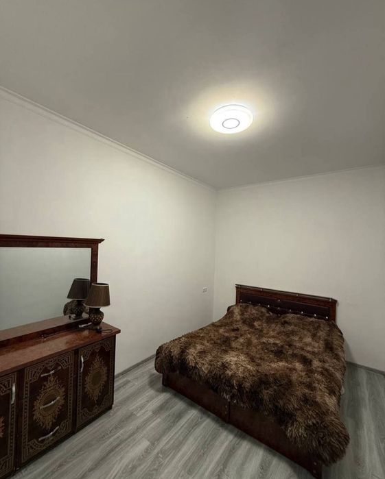 Navoiy koʻchasi 
Mustaqillik maydoni yonida 2 xonali kvartira bor