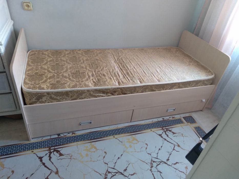 Кровать с матрацом