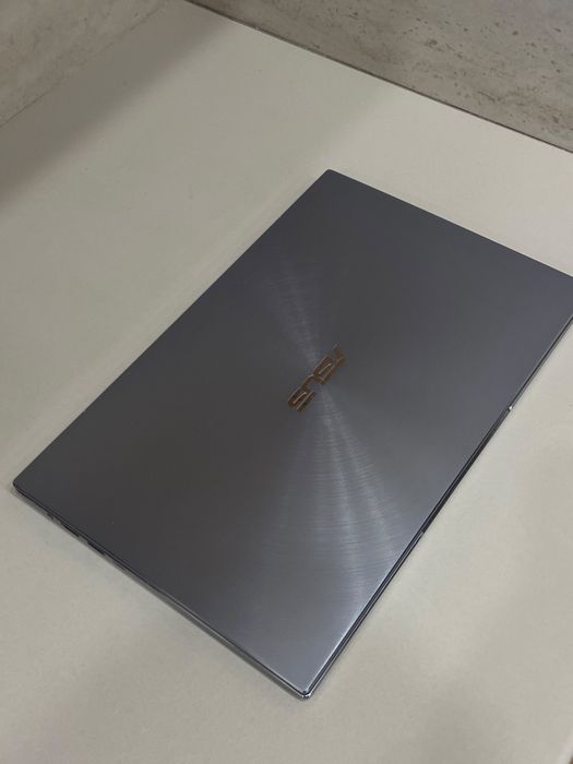 ASUS ZenBook в идеальном состоянии