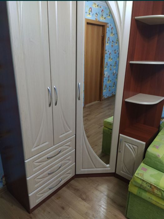 Угловой шкаф продам