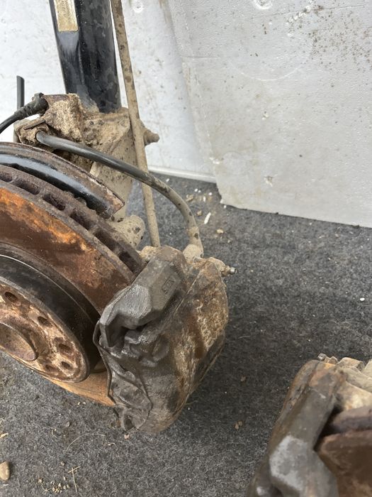 Fuzeta fata stanga dreapta VW Passat B6 2005-2010 etrier disc telescop