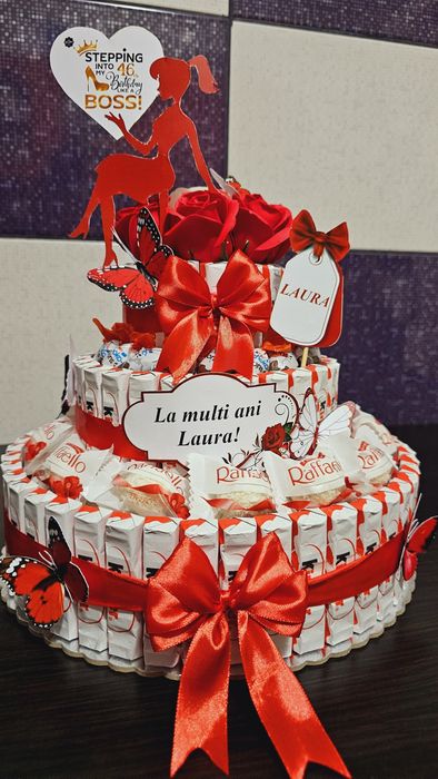 Tort din dulciuri ambalate personalizat