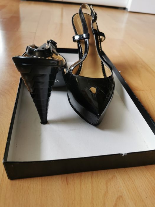 Vând sandale Vicina