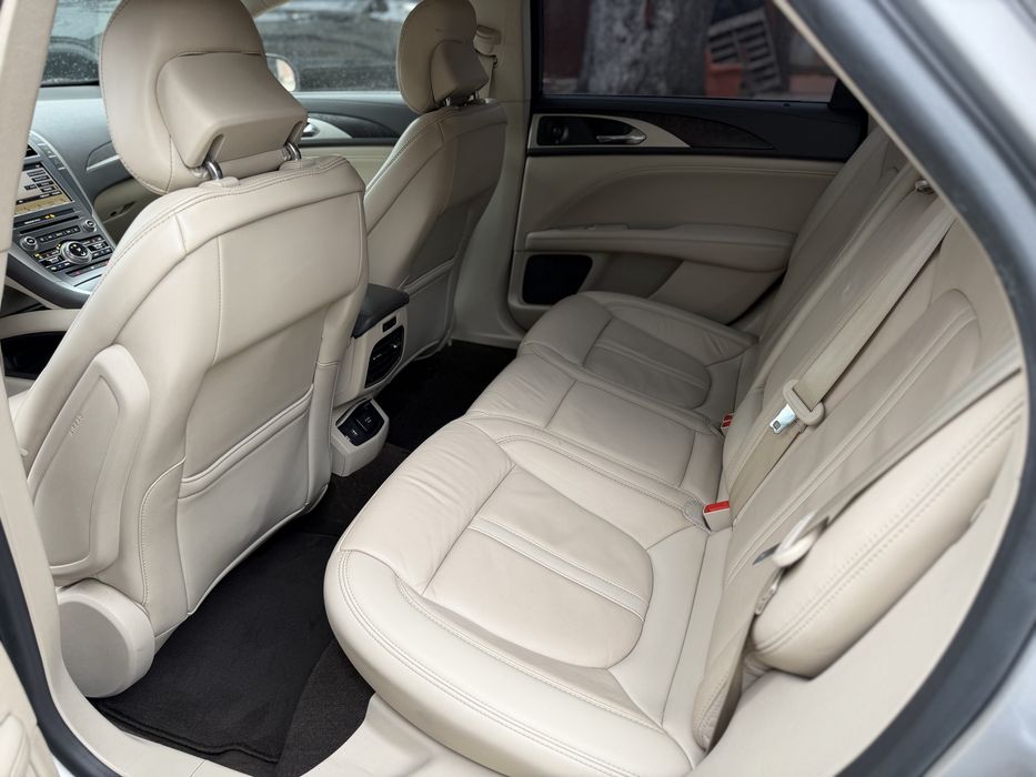 2019 Lincoln MKZ hybrid. 22500€